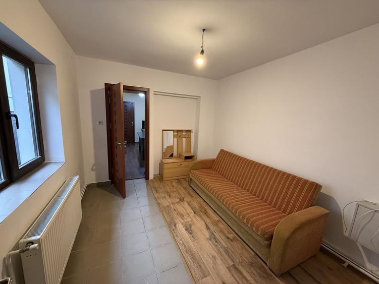 Spațiu de închiriat în Vilă - 2 camere+birou+curte în Campina - 5