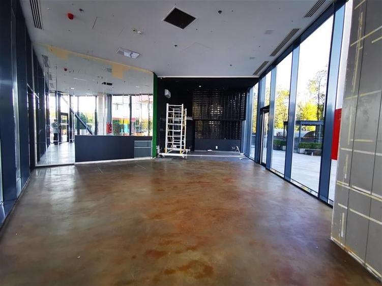 Spatiu comercial in cladire de birouri clasa A - 250 mp - 5