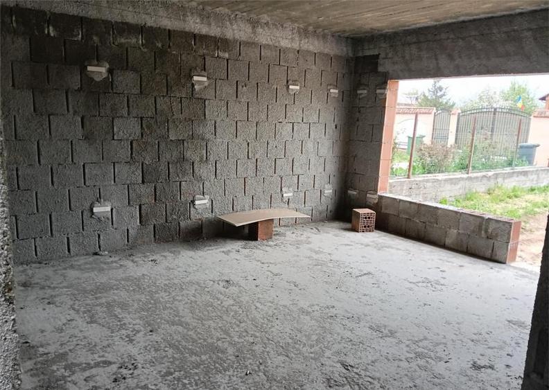 Casa individuala-3 camere-Toate utilitatile-Asfalt-STB-Mutar - 1