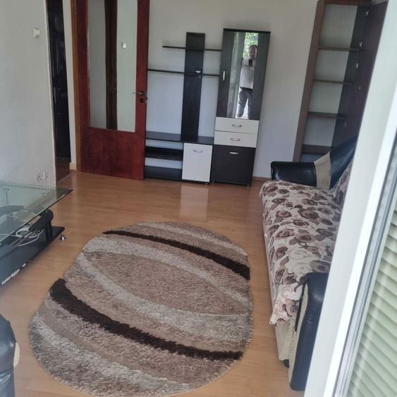 Inchriez apartament 3 camere - 1