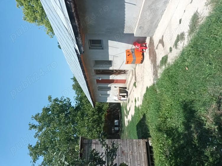 Vind casa in giule?t sct 1 casa are 5 camere baie bucatarie zona lini?tita ?i curat - 5