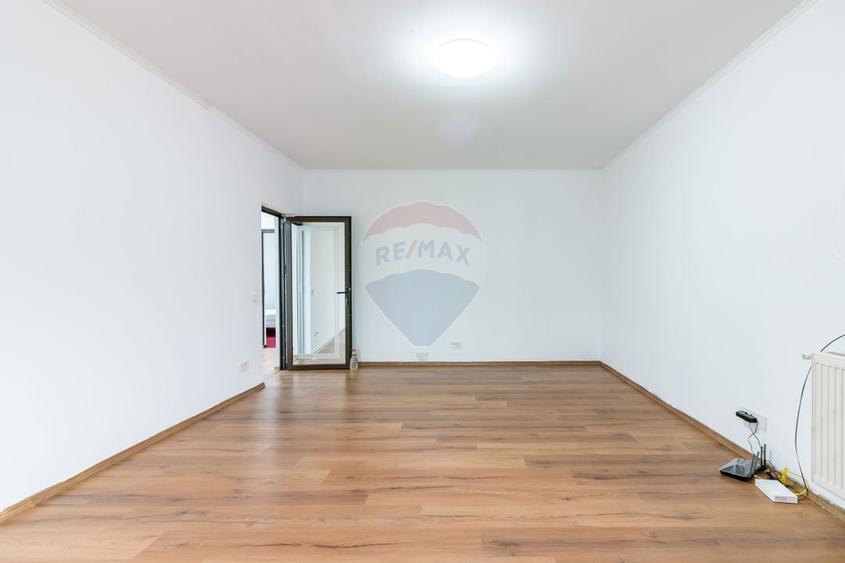 Spațiu comercial de vanzare în Voluntari, stradal, randament 10,7/an - 12