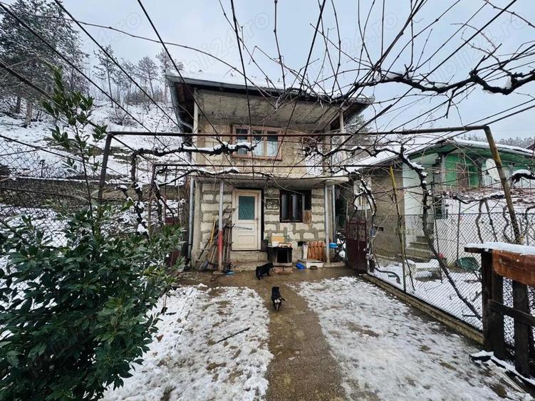 Casa cu teren 630 mp in Gura Vaii Construc?ie solida La 600 m de E70 - 8