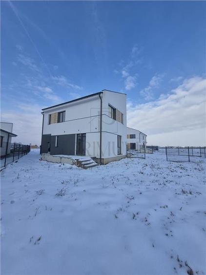 Duplex superb cu 4 dormitoare - teren 330 mp - locatie foarte buna - 1