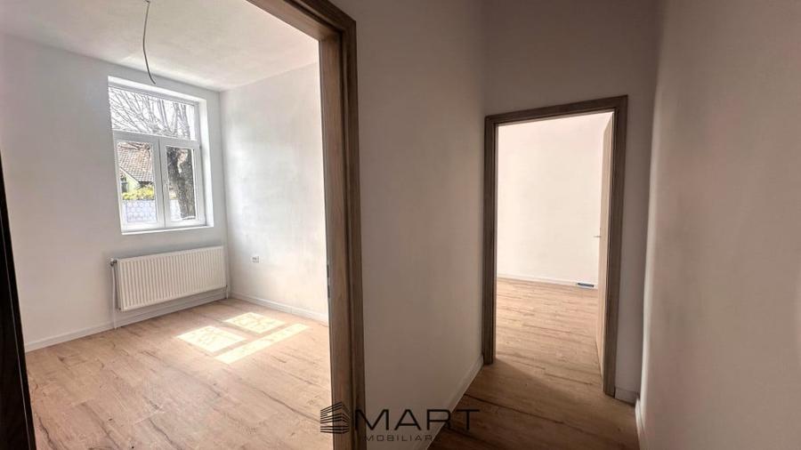 Apartament cu 3 camere semidecomandat în Piața Cluj