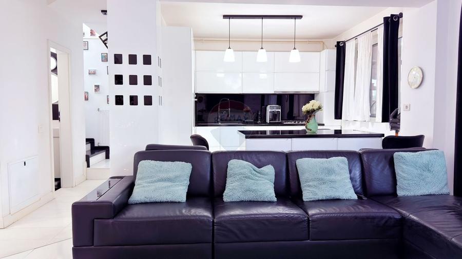 Vila 4 camere | Teren 251 mp | 2 parcari | 10 min Metrou - 11