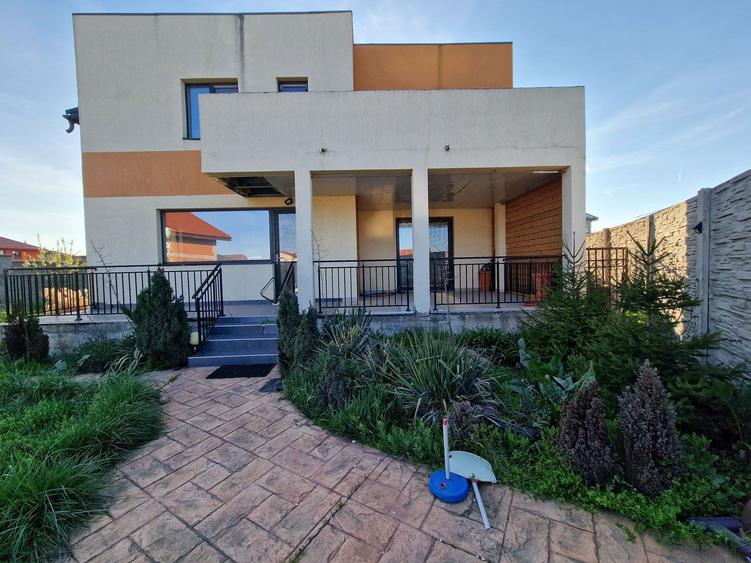 Inchiriez vila la Sacalaz in cartier Europa - proprietar - 2