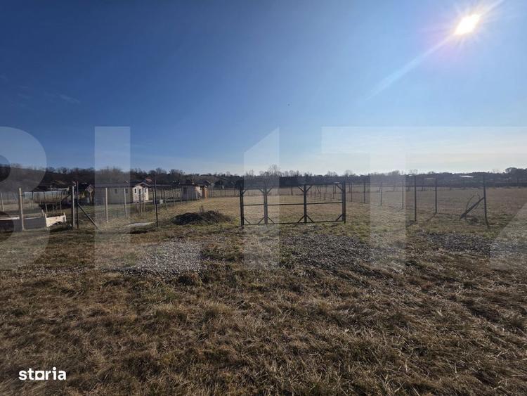 Teren intravilan imprejmuit intr-o zona linistita la Zoltan. - 1