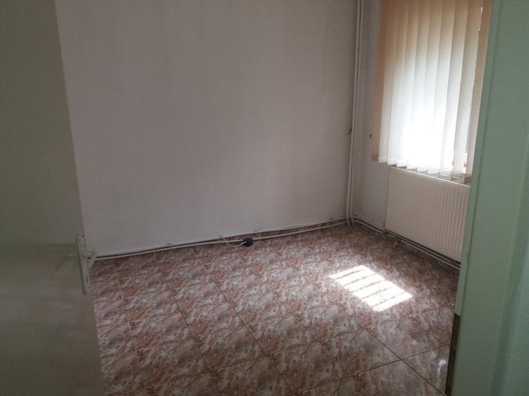 Apartament 3 camere la parter str.Octav Onicescu - 8