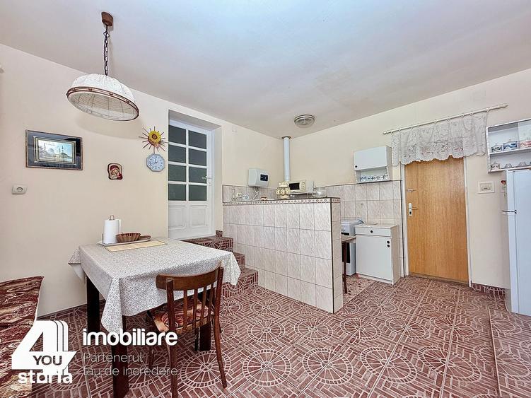 Casă cu 7 camere cu Teren 864 Mp în Târnova