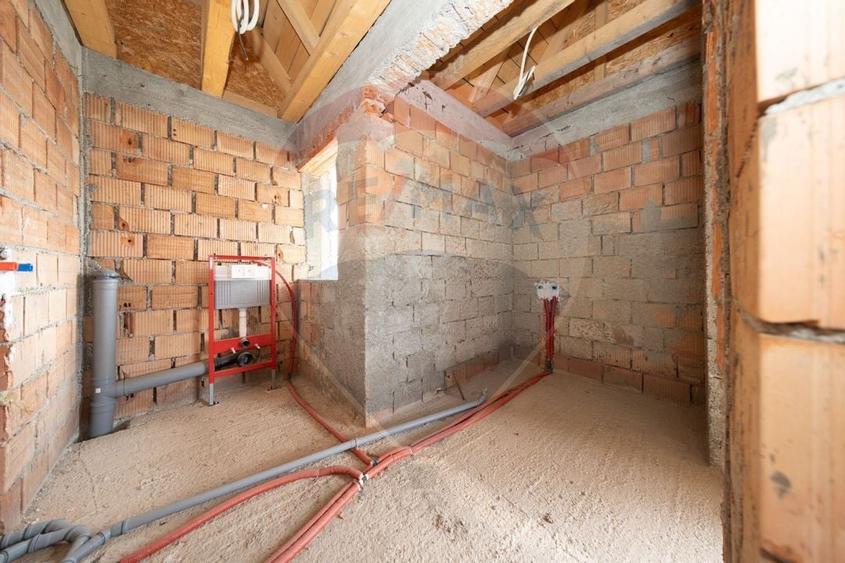 Casă P+1 la roșu + anexă mobilată - 17