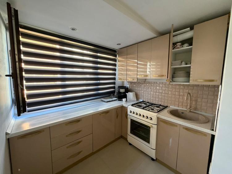 Apartament cu 3 camere semidecomandat în Florești