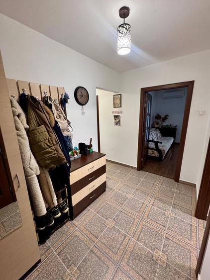 Apartament 3 camere - complet renovat - 4 minute pana la metrou! - 1