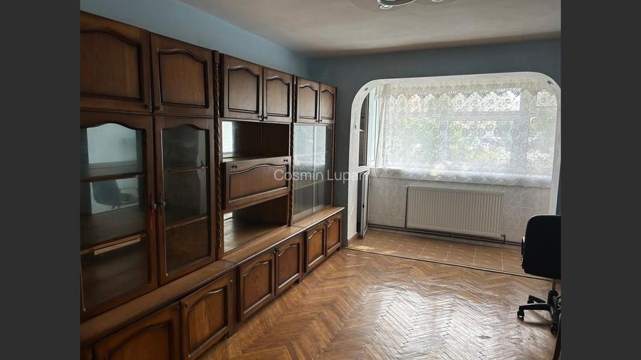 Apartament cu 3 camere, parter, zona Mioriței