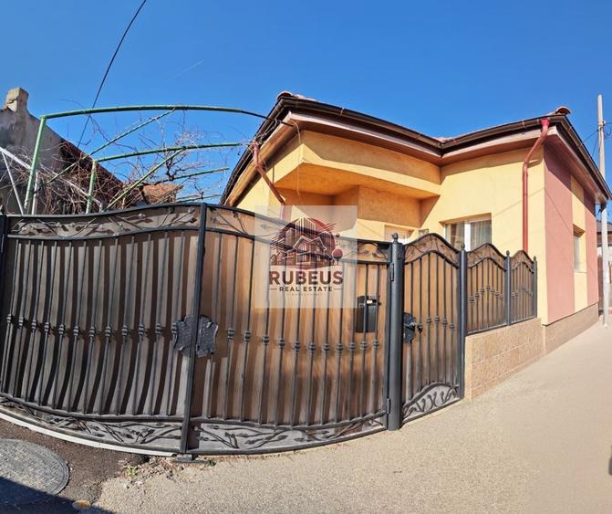 Casa cu personalitate in Calomfirescu – spatiu, liniste si teren gener - 1