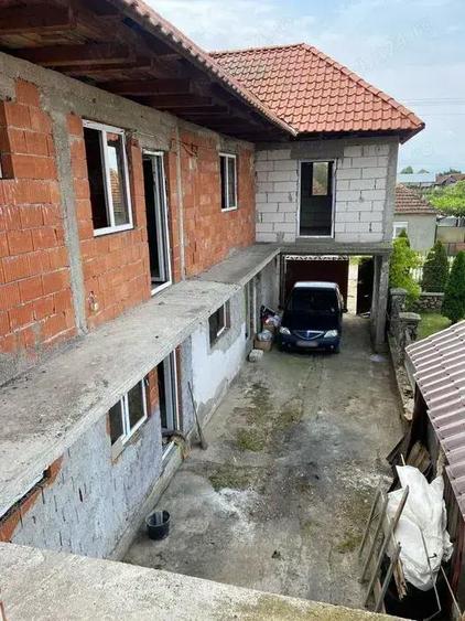 Casa de vanzare parter+etaj in localitatea Beliu - 6