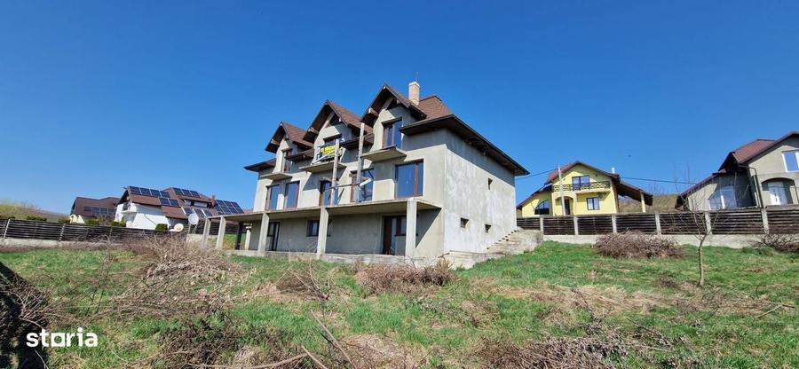 Vand vila la rosu cu teren 2700mp - 3