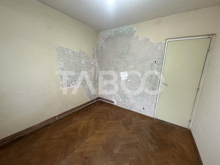 Apartament semidecomandat 2 camere balcon etaj 2 zona Negoiului - 4