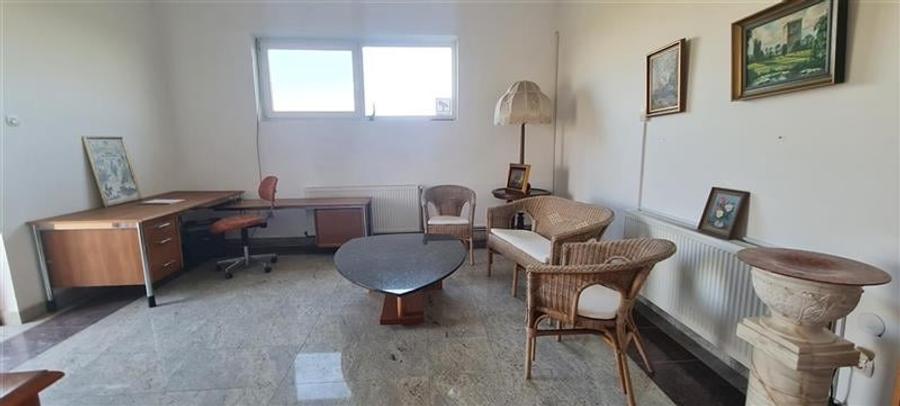 TEREN CU CLADIRI FUNCTII MULTIPLE - 11