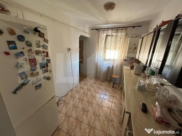 Apartament decomandat cu 3 camere,2 bai, 70 mp, zona Cetate - 7