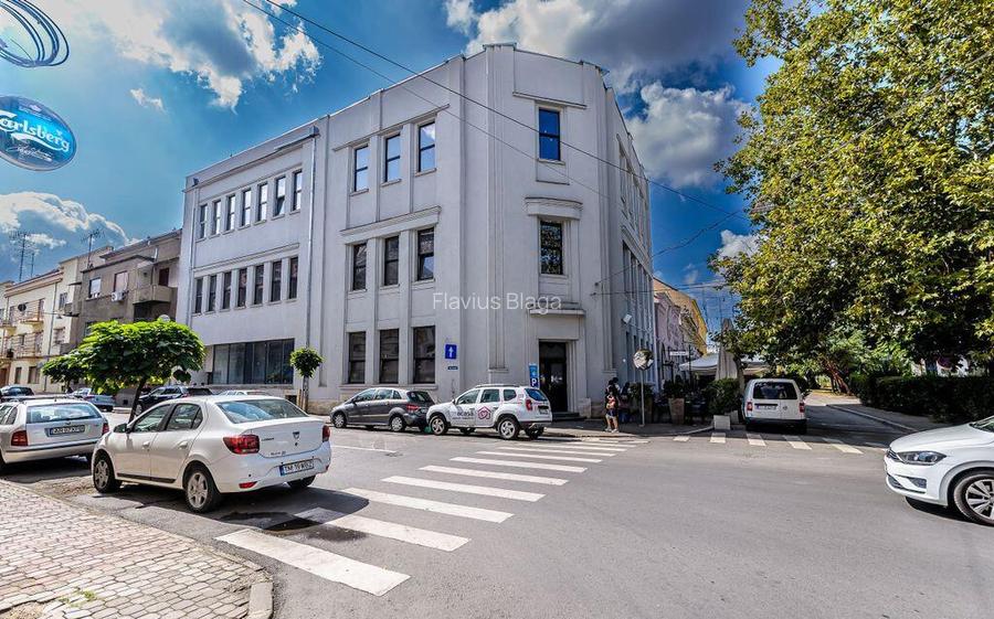 Cladire ultracentrala de vanzare Bulevardul Decebal Co... Cladire ultracentrala de vanzare Bulevardul Decebal Co...