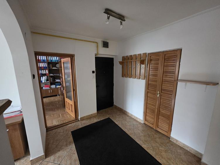 Vand apartament 2 camere decomandat - 2