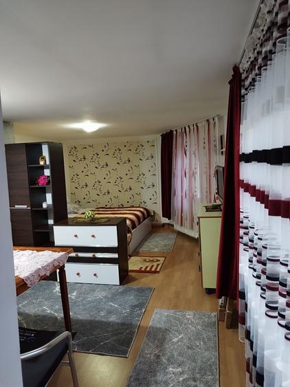 Inchiriez garsoniera zona Bucium - 1