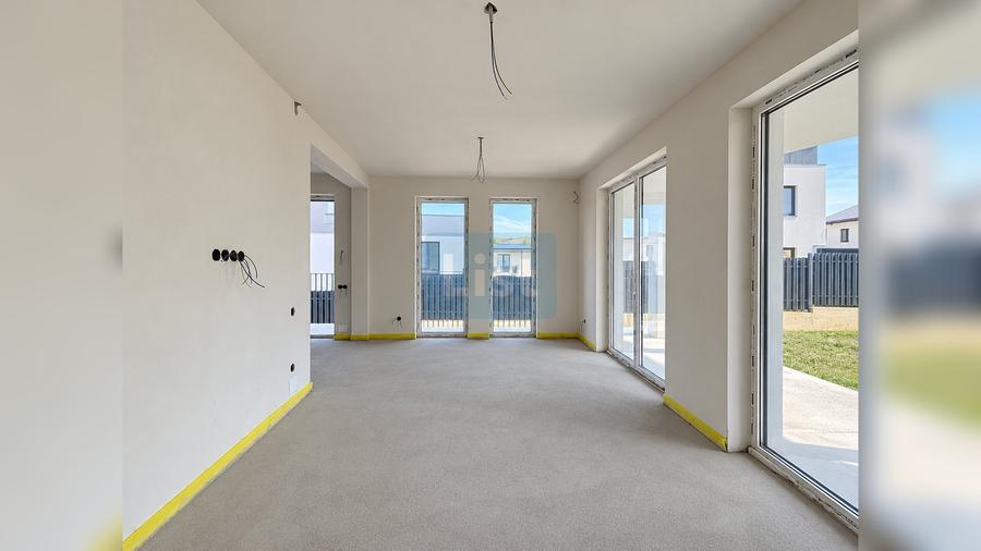 Duplex cu 4 camere cu Canalizare în Florești