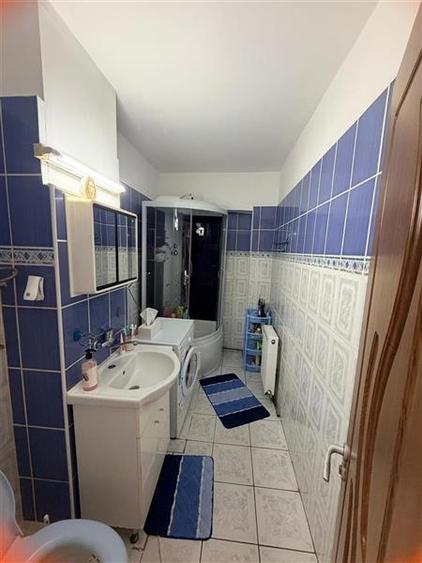 Apartament cu 3 camere decomandat, mobilat în Dacia