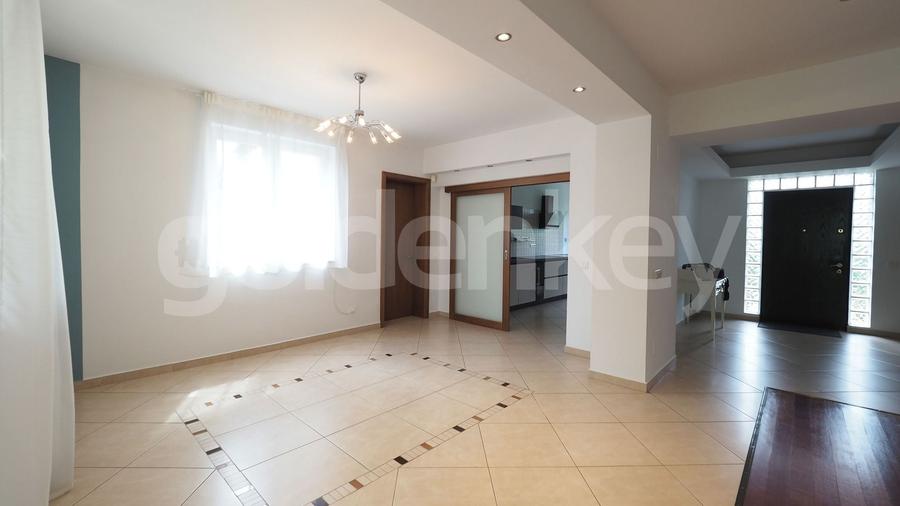 Vila cocheta in cartier rezidential cu piscina comuna, garaj - 6