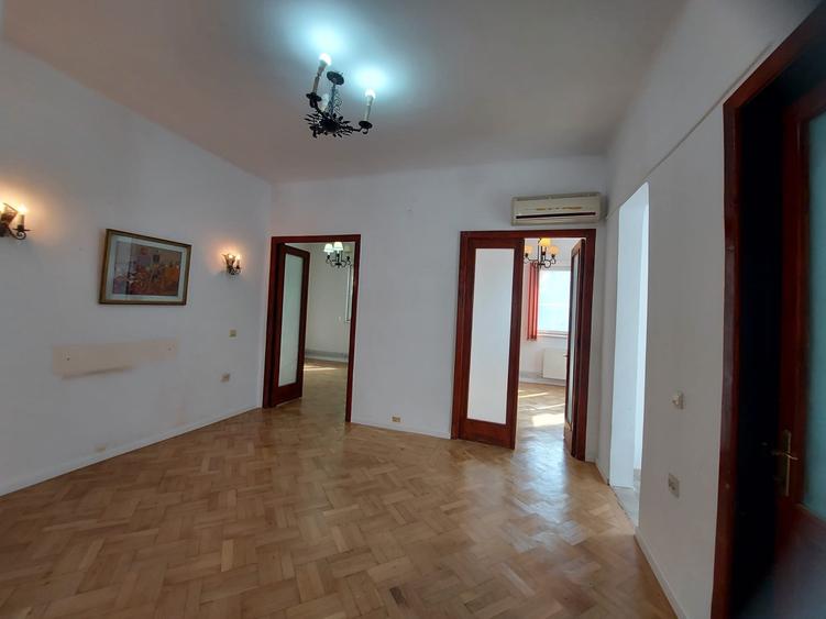 Vanzare apartament cu 4 camere la etaj 1 in vila Cotroceni cu garaj - 1