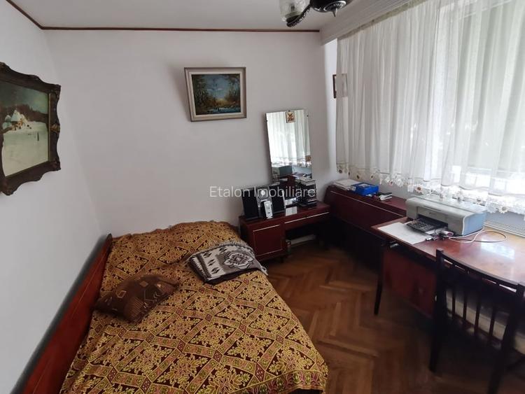 Apartament 3 camere semidecomandat, ultracentral Etaj4/4 Piatra Neamt