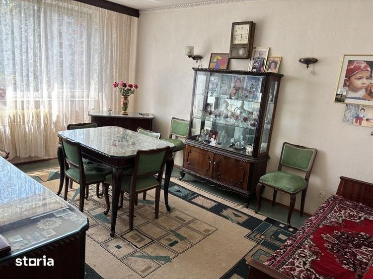 Apartament cu 3 camere decomandat în Berceni