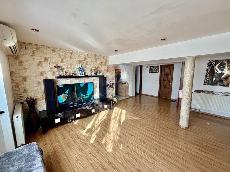 Casă / Vilă cu 4 camere de vânzare - 6