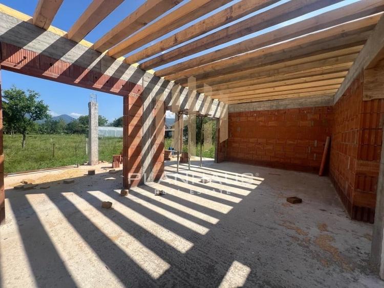 Case individuale Satu Nou de Sus , la rosu / semifinisate , 500 - 700 mp teren - 5