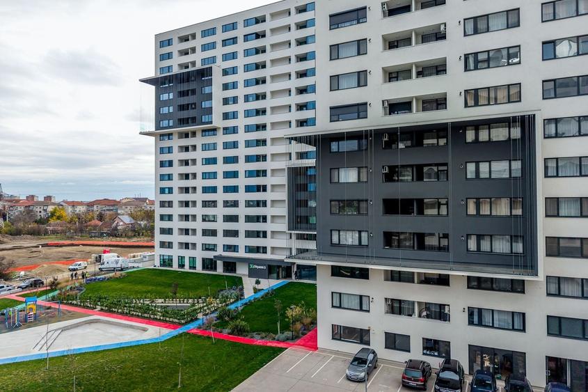 Apartament cu 3 camere semidecomandat în Aradului