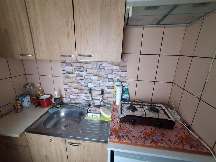 Apartament cu 2 camere semidecomandat în Craiovița Nouă