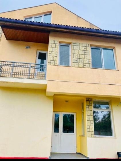 Inchiriez Vila/Cladire cu Parcare, Garaje si Curte Interioara - Ideal Birouri - 2