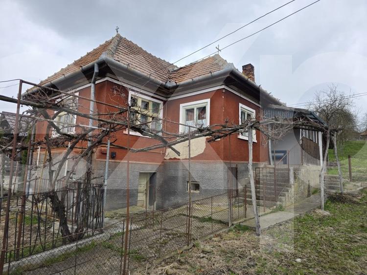 Casa + anexe gospodaresti pe teren generos in Rediu, com. Aiton, jud. Cluj - 1