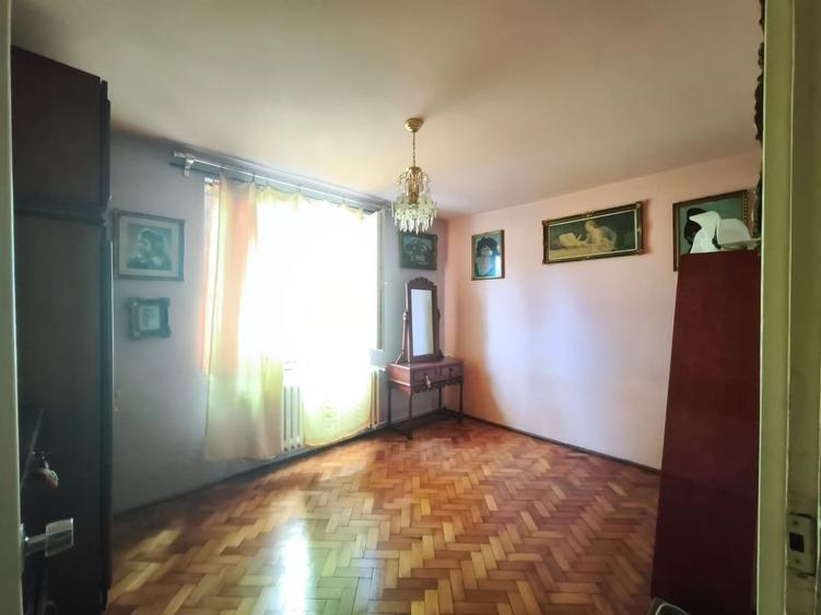 Apartament 2 camere, decomandat, parter cu balcon, GARAJ,  zona Mercur - 3
