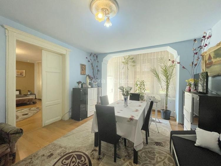 Apartament cu 4 camere decomandat în Ultracentral Apartament cu 4 camere decomandat în Ultracentral