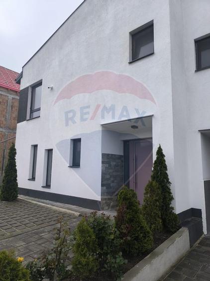 Casă 4 camere de inchiriat in Borhanci - 2