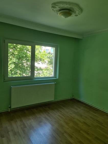 VÂND apartament 3 camere decomandat, ELIBERĂRII - 2