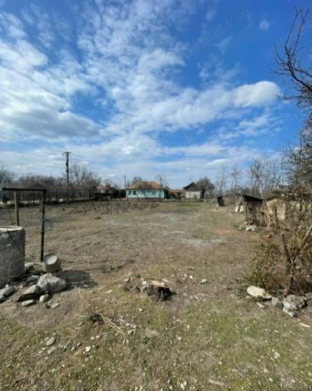 Vand casa batraneasca si teren - 2
