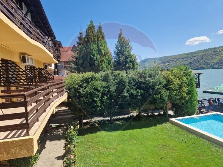 Vanzare  Pensiunea La Ponton / 20 camere / Parcare /  Eselnita - 20