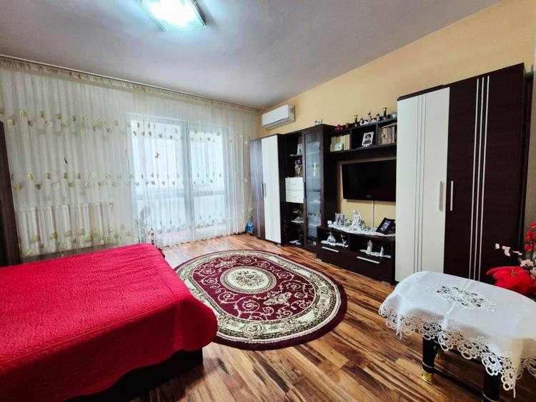 Garsoniera decomandata - bloc nou - zona Poarta 6 - 4