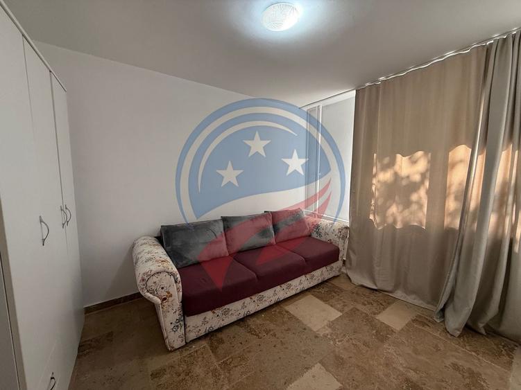 Apartament cu 3 camere semidecomandat în 1 Mai
