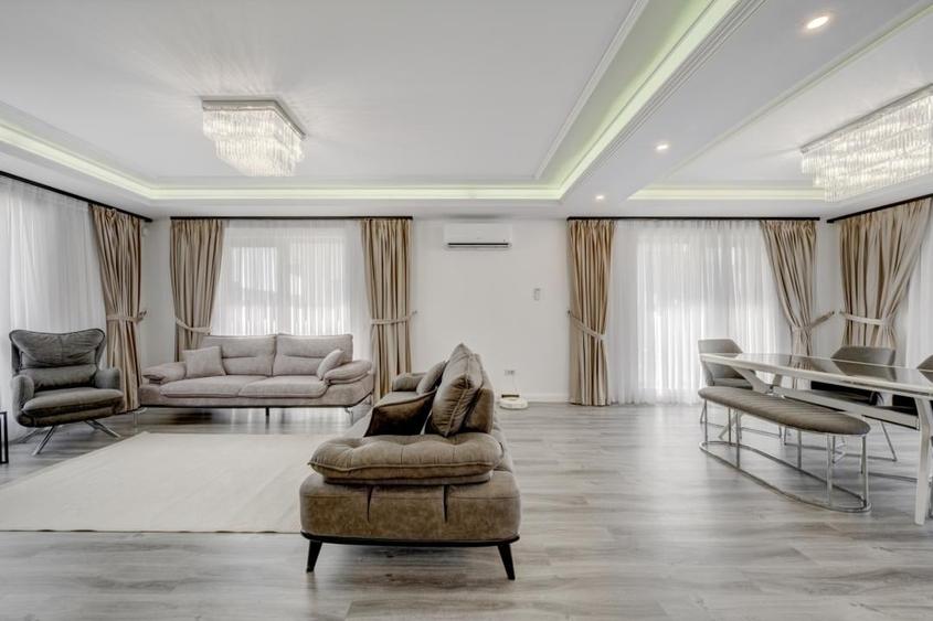 Casă cu 4 camere cu Teren 200 Mp în 1 Decembrie
