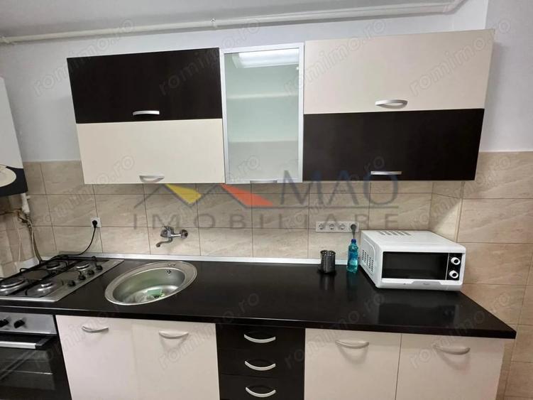Apartament cu 4 camere decomandat în Cornișa