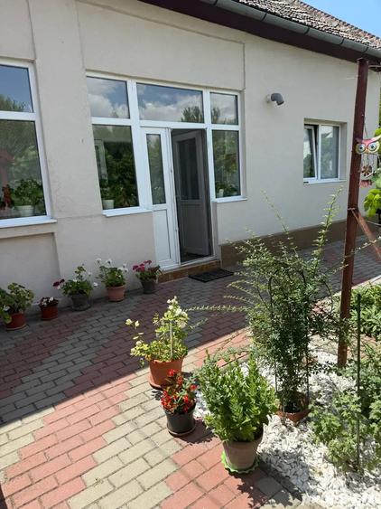 Casă cu 4 camere cu Teren 1100 Mp în Sânandrei